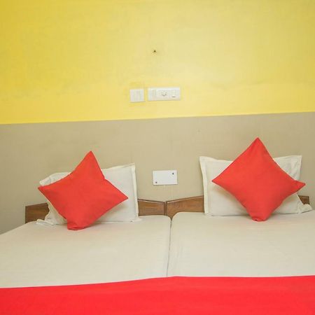 Oyo 44995 Royal Park Hotel Māldah Esterno foto