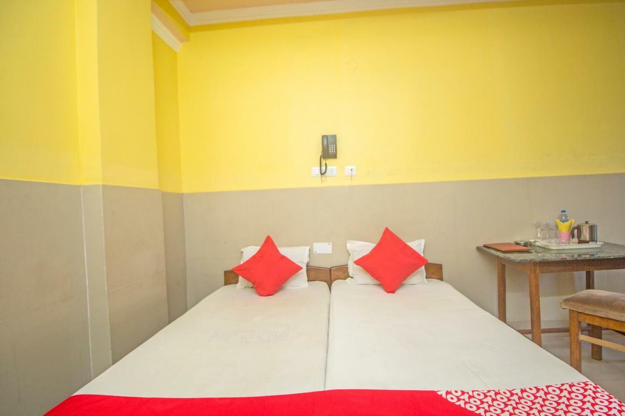 Oyo 44995 Royal Park Hotel Māldah Esterno foto